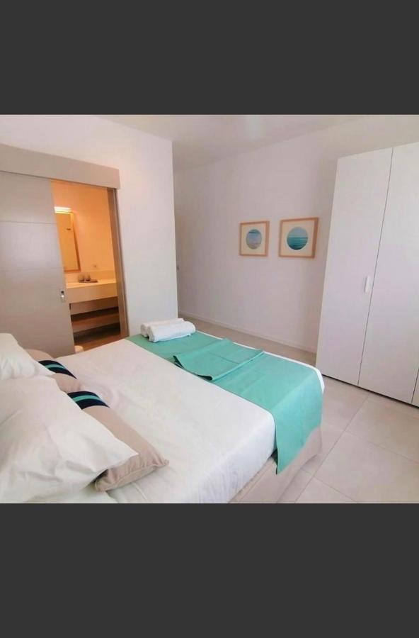 Eastern Blue Beachfront Luxury Apartment Poste Lafayette 외부 사진