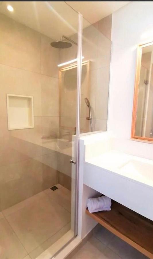 Eastern Blue Beachfront Luxury Apartment Poste Lafayette 외부 사진
